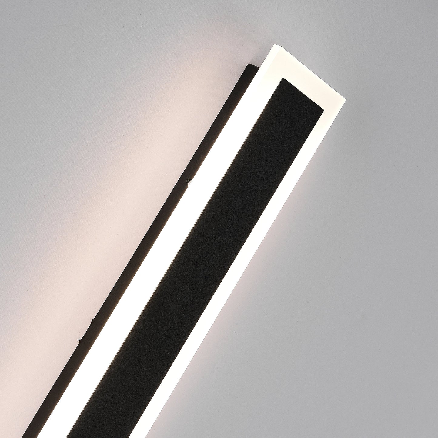 Vynn Linear Outdoor Wall Lamp